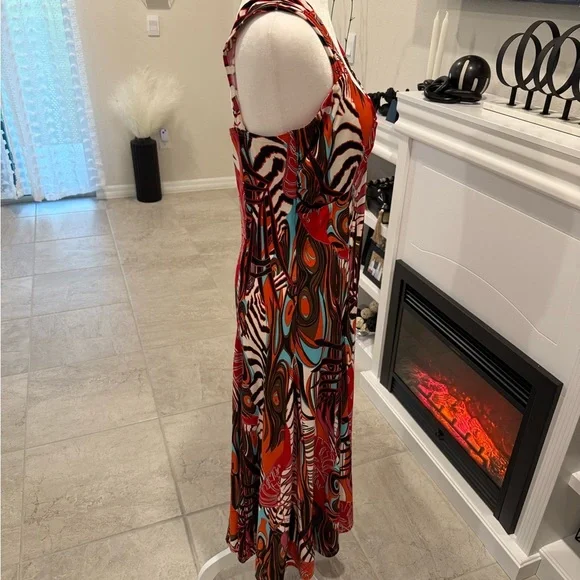 Tribal Resort Red and Black Sweetheart Sundress - Picture 4 of 6